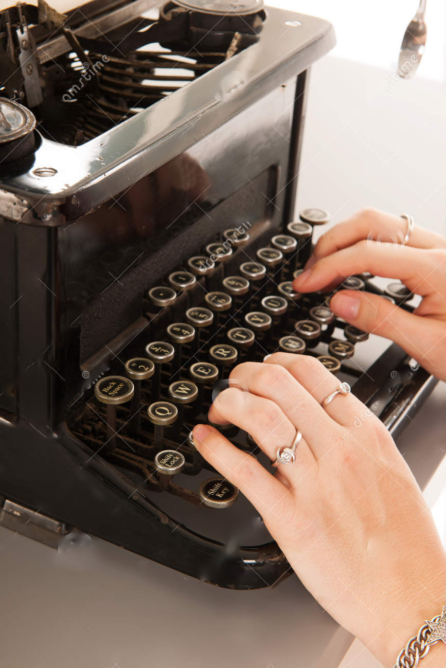 -black-typewriter-10 pub crop woman-typing-vintage-35735816 copy 3